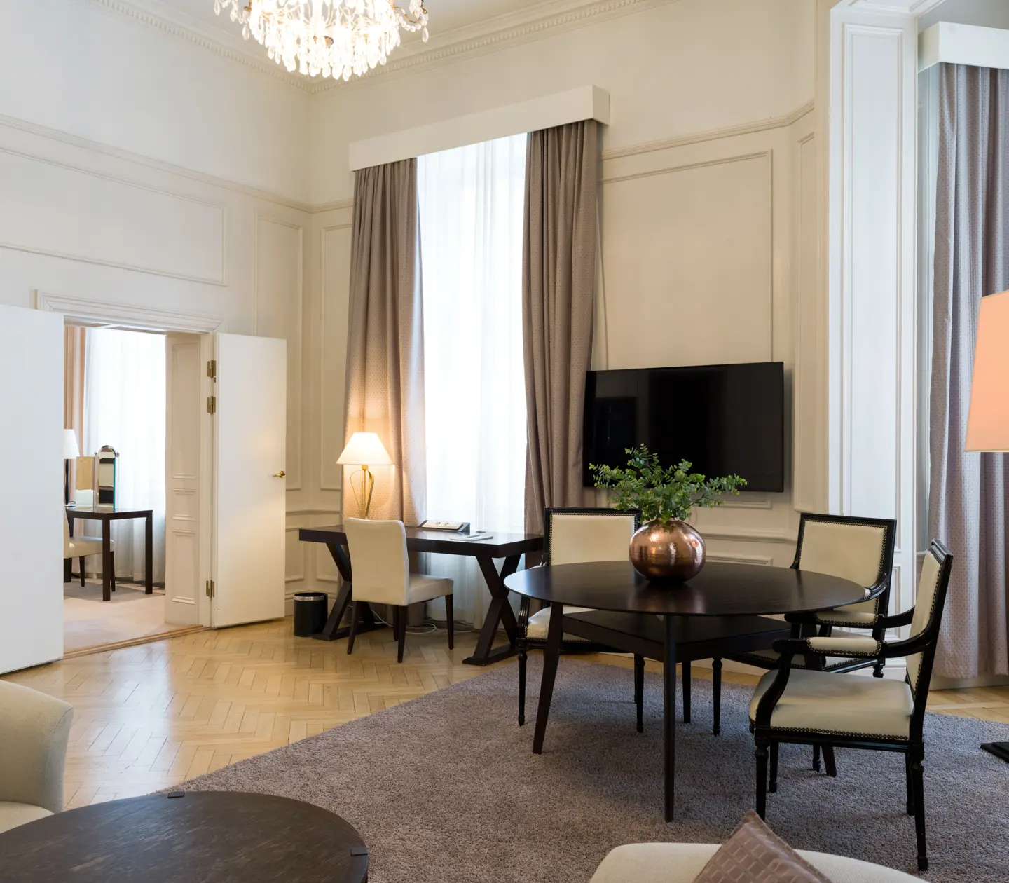 Bright suite with dining area, desk and large window
